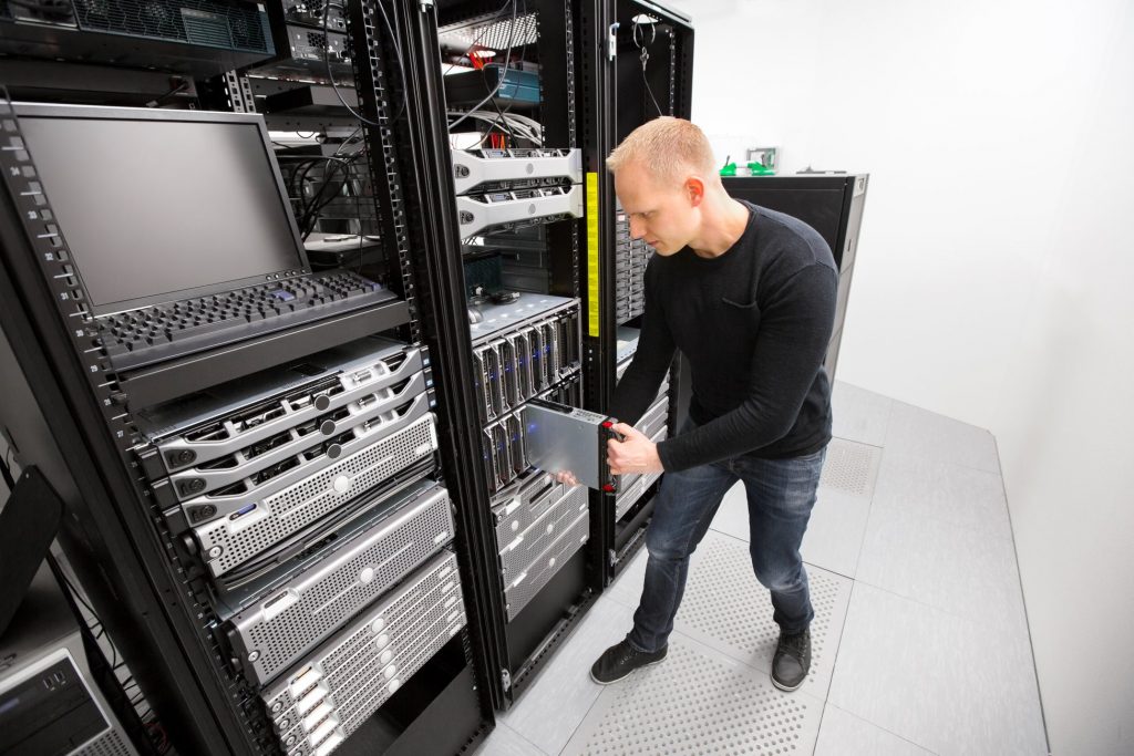 it technician installing blade server in chassis PUERMAH 1